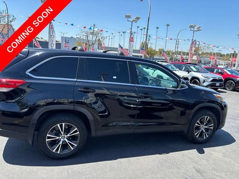 Used 2019 Toyota Highlander LE w/ Carpet Mat Package (TMS) FWD image 3