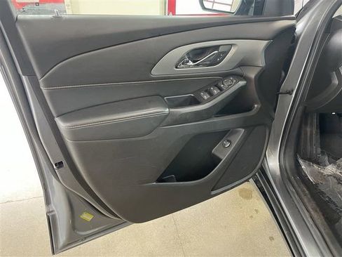 Used 2021 Chevrolet Traverse LT image 11