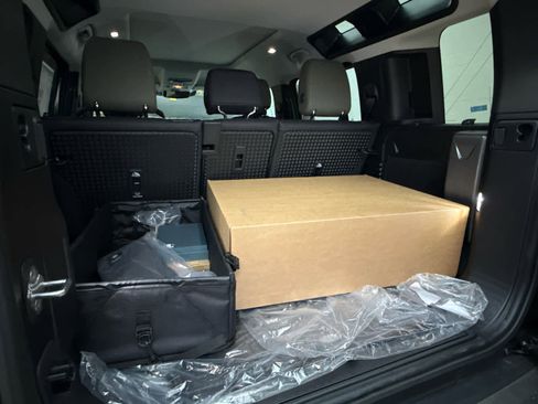 Used 2026 Land Rover Defender 110 S image 19