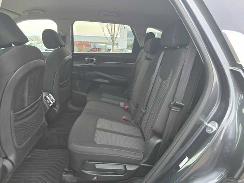 Used 2021 Kia Sorento LX image 16