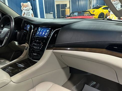 Used 2019 Cadillac Escalade Premium Luxury image 13