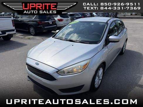 Used 2017 Ford Focus SE FWD image 1