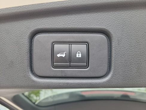 Used 2022 Nissan Pathfinder SL FWD image 9