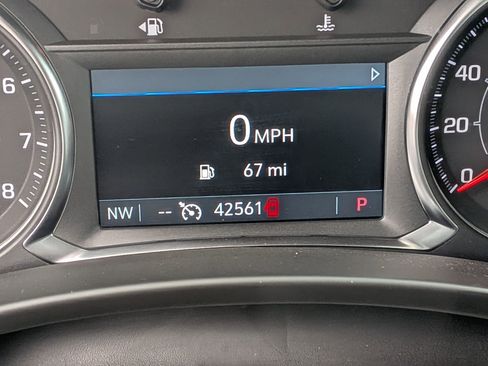 Used 2023 GMC Terrain SLT image 25