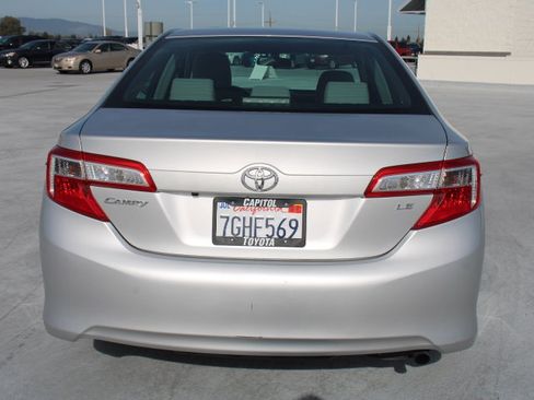 Used 2014 Toyota Camry LE image 4