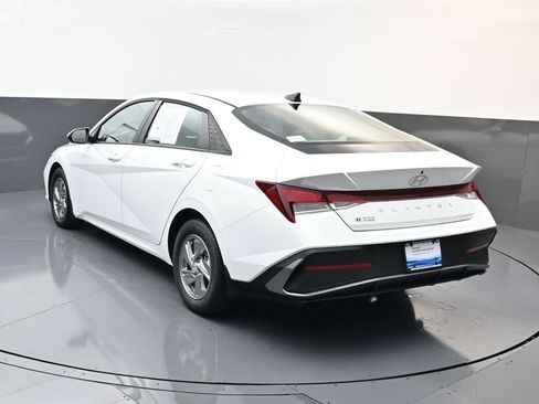 Certified 2026 Hyundai Elantra SE FWD image 6