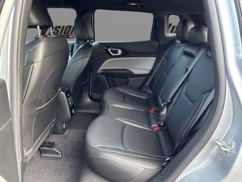 Used 2025 Jeep Compass Limited image 10