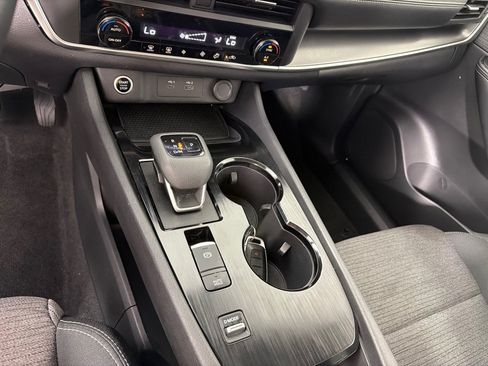 Used 2023 Nissan Rogue SV FWD image 18