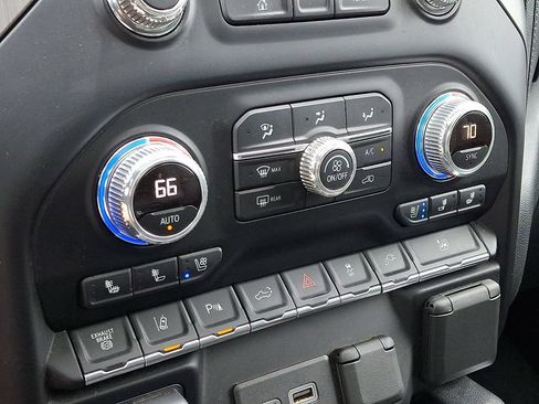 Used 2021 GMC Sierra 3500 Denali w/ Denali Ultimate Package AWD/4WD image 18
