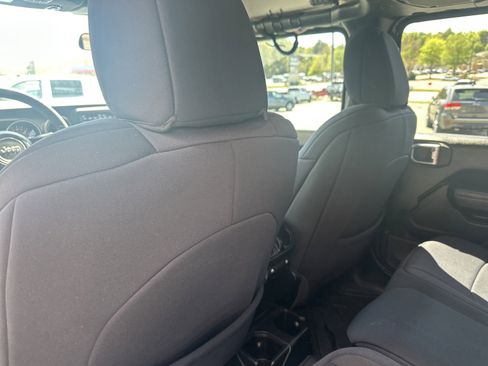Used 2023 Jeep Gladiator Sport AWD/4WD image 22