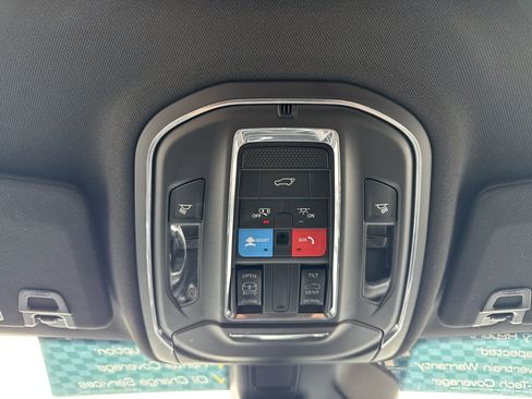 Used 2023 Jeep Grand Cherokee L Laredo image 25