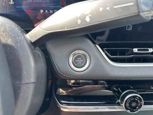 Used 2025 Chevrolet Equinox LT image 25