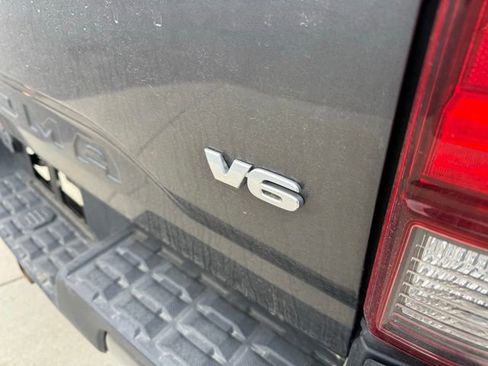 Used 2019 Toyota Tacoma SR image 12