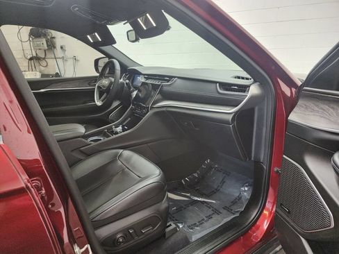 Used 2024 Jeep Grand Cherokee L Limited AWD/4WD image 36