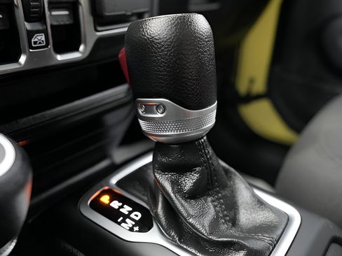 Used 2023 Jeep Wrangler Unlimited Sport AWD/4WD image 29