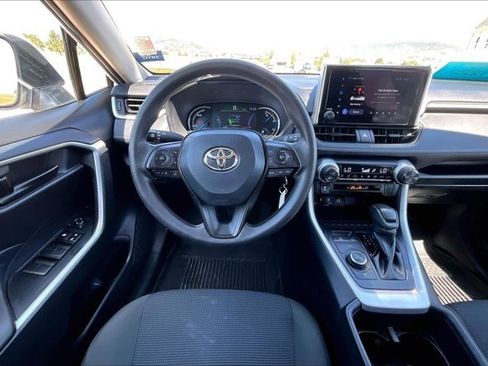 Used 2025 Toyota RAV4 LE AWD/4WD image 8