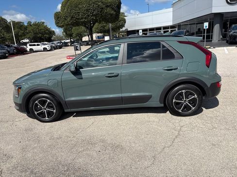 Used 2024 Kia Niro EX FWD image 2