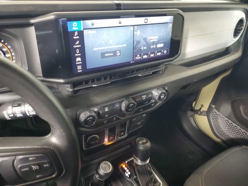 Used 2025 Jeep Wrangler Sport image 18