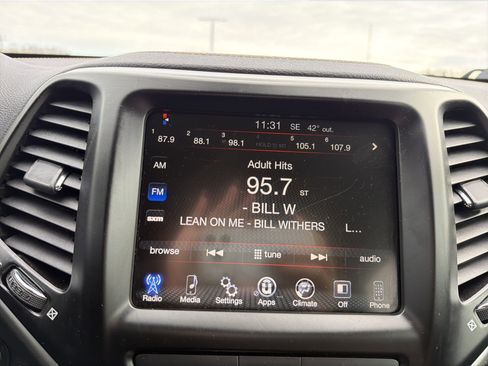 Used 2018 Jeep Cherokee Latitude Plus image 23