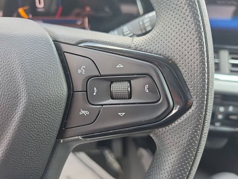 Used 2025 Chevrolet Trax LT FWD image 20
