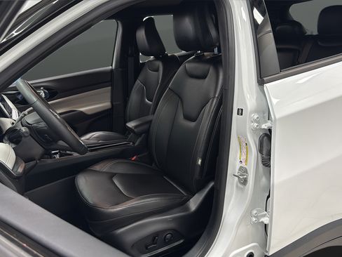 Used 2025 Jeep Compass Limited AWD/4WD image 9