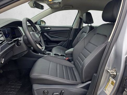 Used 2024 Volkswagen Jetta SE FWD image 15