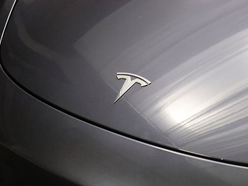 Used 2023 Tesla Model 3 Standard Range image 3