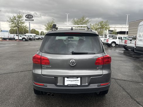 Used 2018 Volkswagen Tiguan Limited w/ Premium Package AWD/4WD image 4
