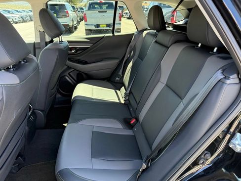 Used 2025 Subaru Outback Onyx Edition AWD/4WD image 26
