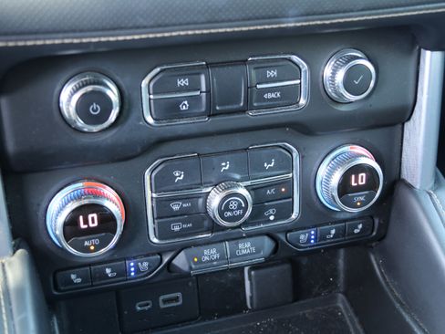 Used 2021 GMC Yukon SLT w/ SLT Luxury Plus Package AWD/4WD image 31