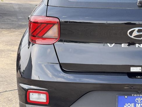 Used 2025 Hyundai Venue SEL FWD image 10