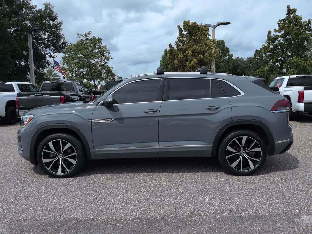 Used 2024 Volkswagen Atlas Cross Sport SEL Premium R-Line AWD/4WD image 3