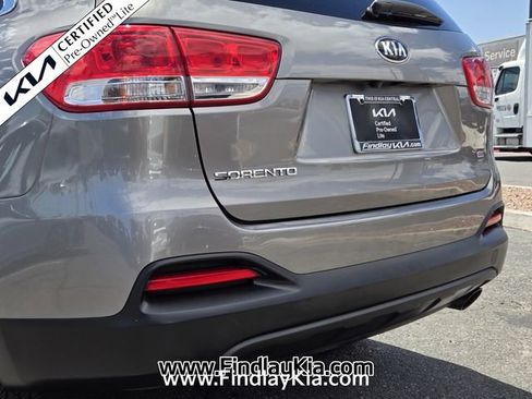 Certified 2017 Kia Sorento FWD image 8