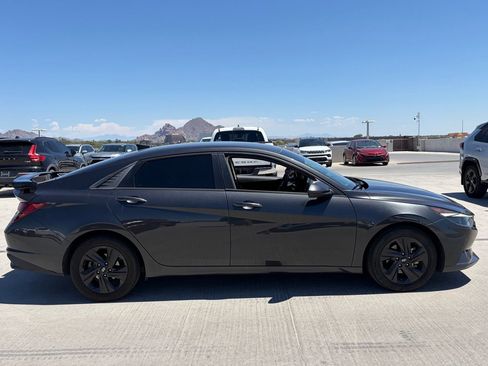 Used 2023 Hyundai Elantra SEL FWD image 2