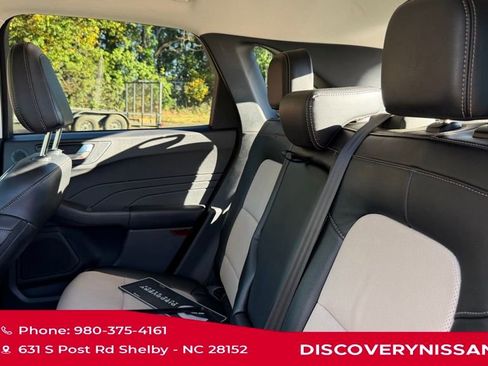 Used 2022 Ford Escape Titanium w/ Titanium Premium Package image 33