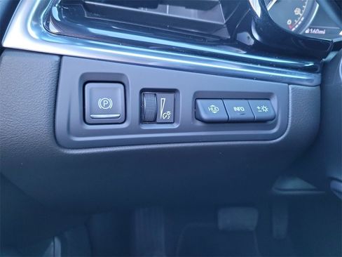 Used 2025 Cadillac XT6 Premium Luxury w/ Technology Package image 17