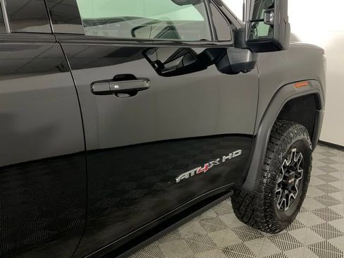 Used 2025 GMC Sierra 2500 AT4X image 9