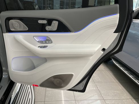 Certified 2025 Mercedes-Benz Maybach GLS 600 4MATIC image 44