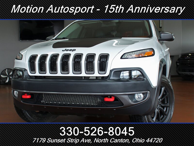 Used 2017 Jeep Cherokee Trailhawk w/ Cold Weather Group AWD/4WD image 44