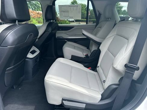 New 2026 Lincoln Navigator Premiere AWD/4WD image 20