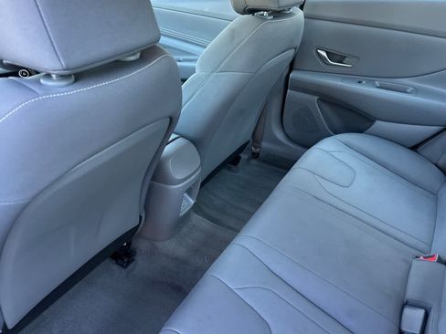 Used 2025 Hyundai Elantra Sport FWD image 4