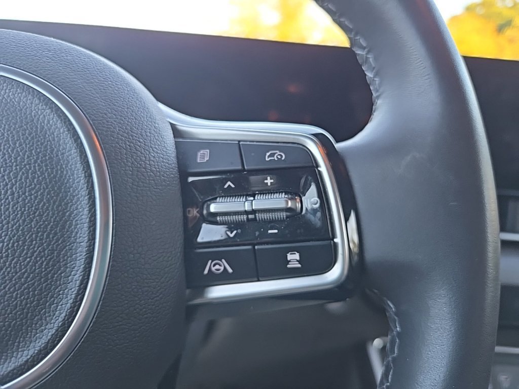 Certified 2026 Kia Carnival EX FWD image 15