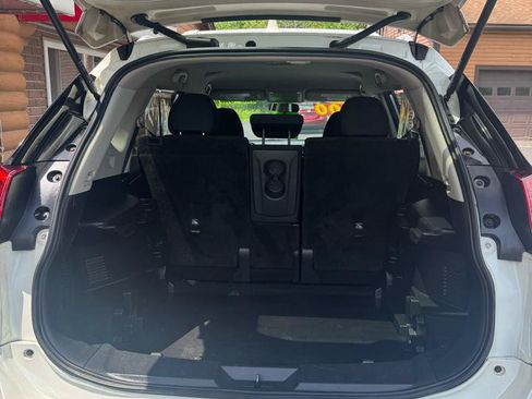 Used 2017 Nissan Rogue SV AWD/4WD image 17