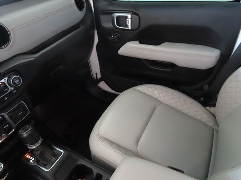 Used 2023 Jeep Wrangler Unlimited Sahara AWD/4WD image 19