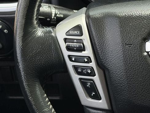 Used 2019 Nissan Titan SV w/ SV Convenience Package AWD/4WD image 14