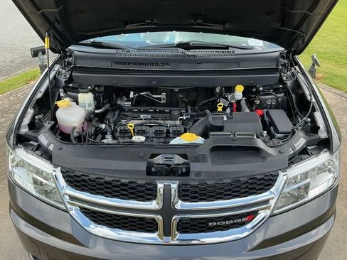Used 2020 Dodge Journey SE FWD image 31