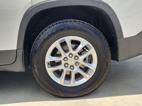 Certified 2019 Chevrolet Traverse LT FWD image 3