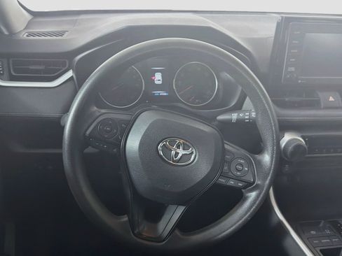 Used 2021 Toyota RAV4 LE FWD image 17
