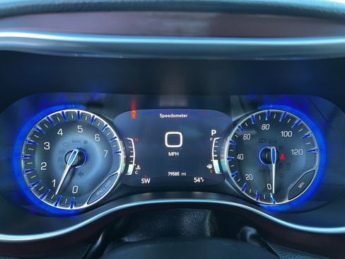 Used 2020 Chrysler Pacifica Limited image 17