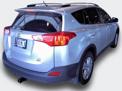 Used 2015 Toyota RAV4 LE AWD/4WD image 3